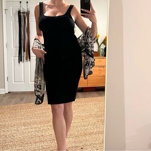 Closet Staple! Black bodycon midi dress
